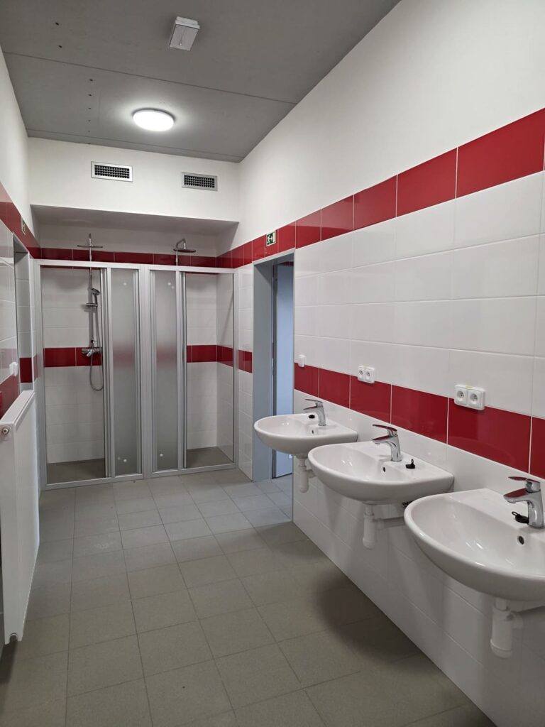 Hasičská zbrojnice Broumy -koupelny