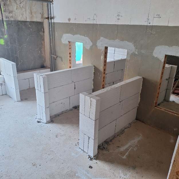 Před učiliště wc