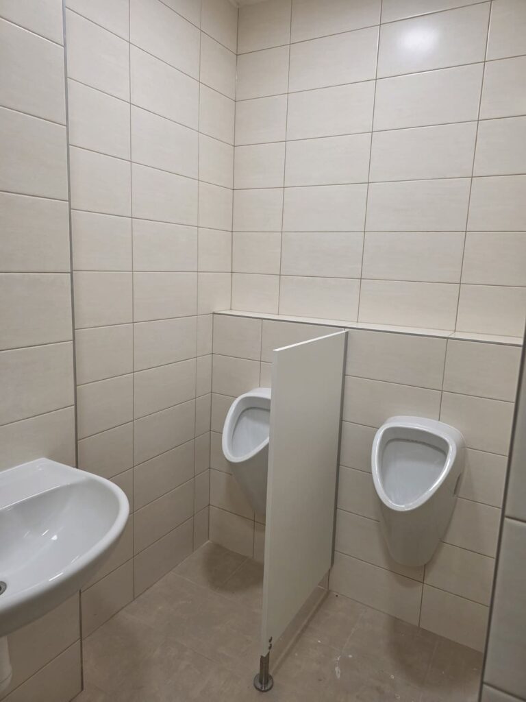 Učiliště Křivoklát - realizace koupelny a záchody