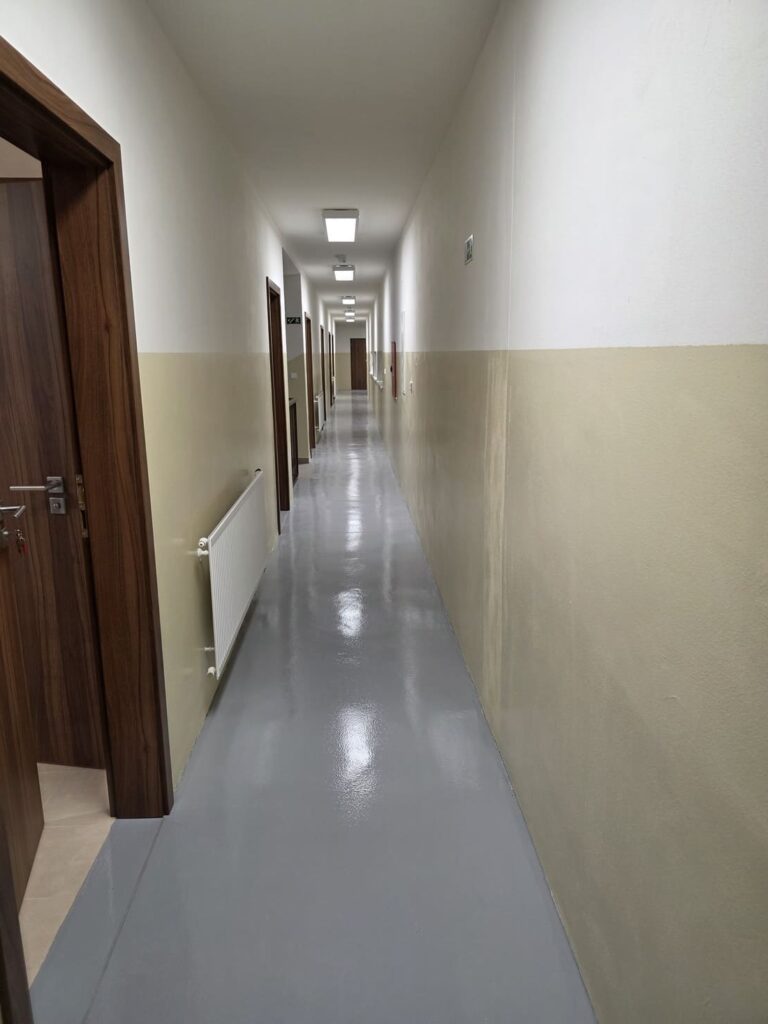 Učiliště Křivoklát - realizace - chodba